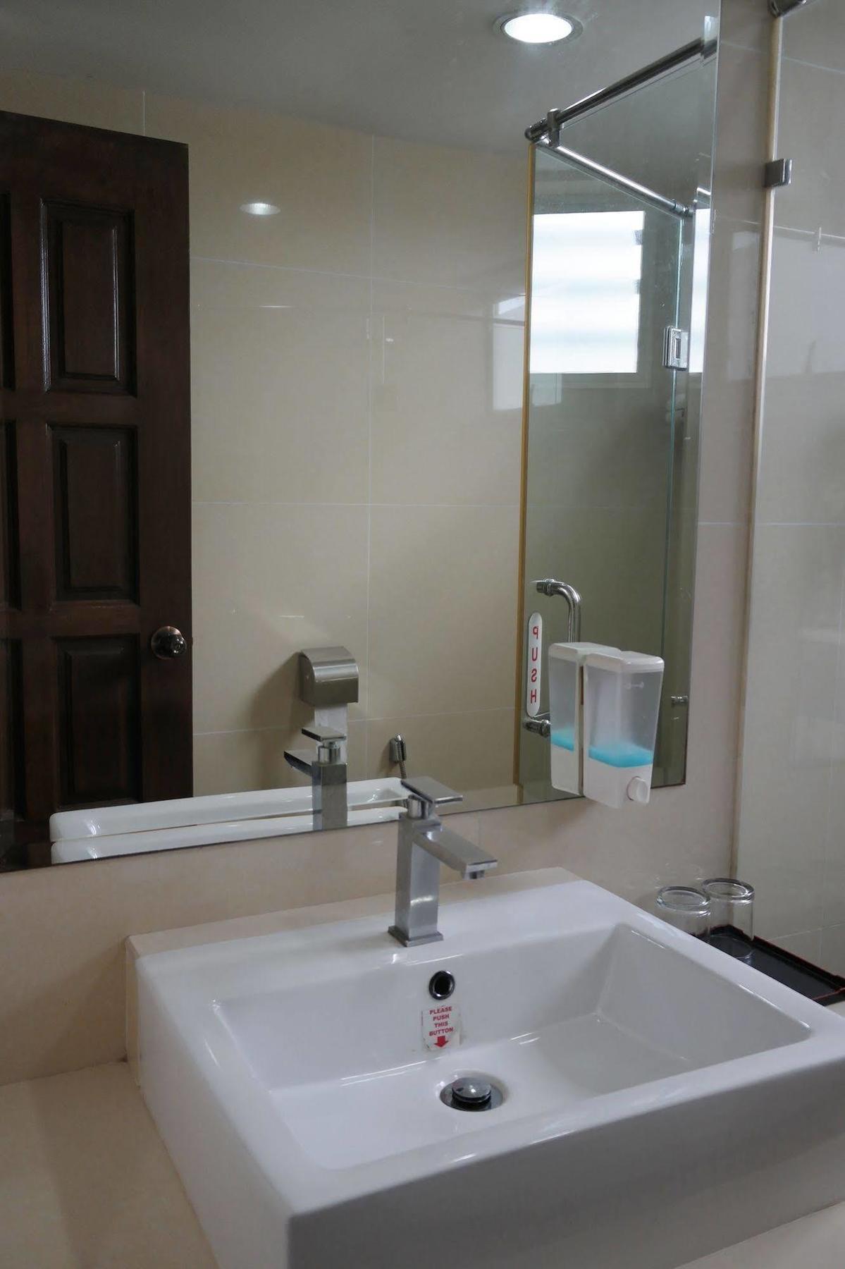 Family Hotel Klang Extérieur photo