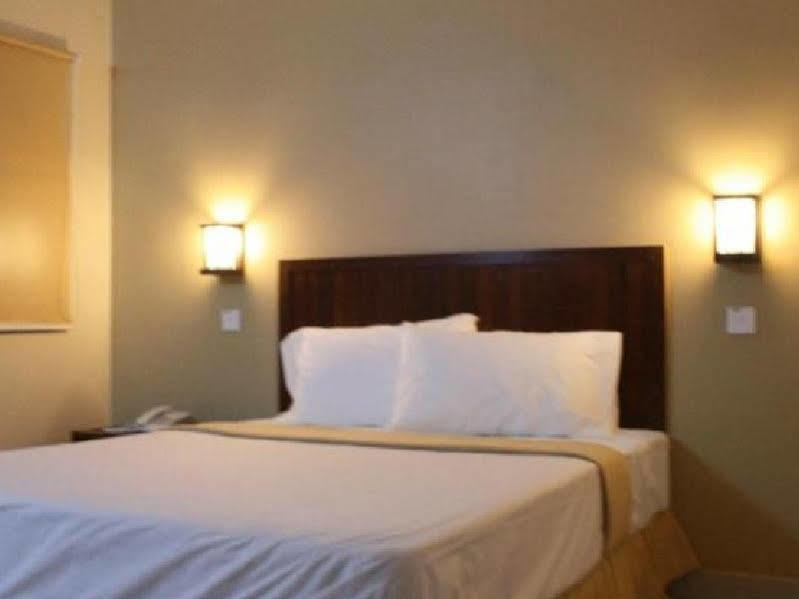 Family Hotel Klang Extérieur photo
