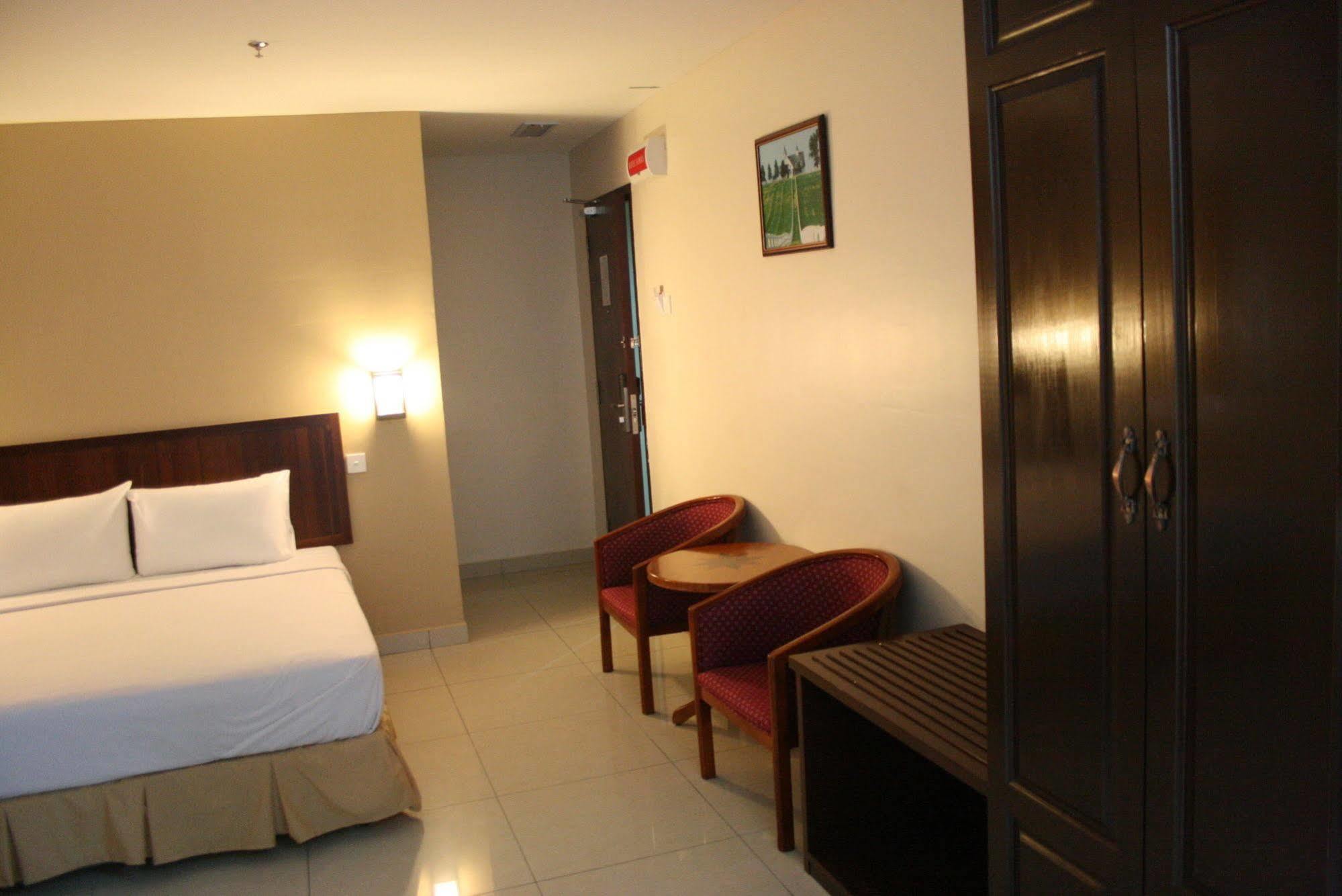 Family Hotel Klang Extérieur photo
